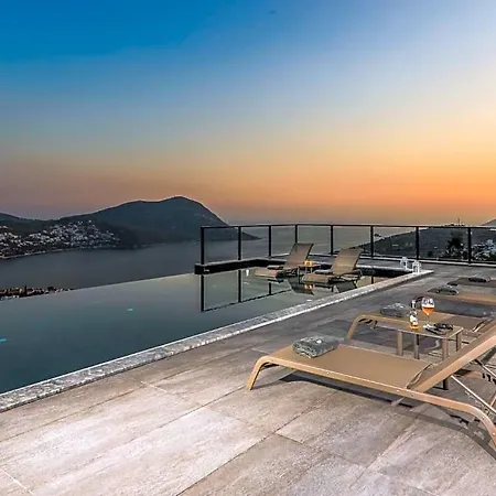 Sleeps 8 With Pool And Air Con *