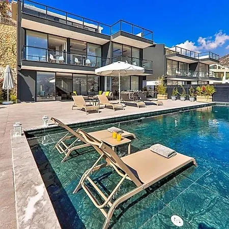 Villa Sleeps 8 With Pool And Air Con