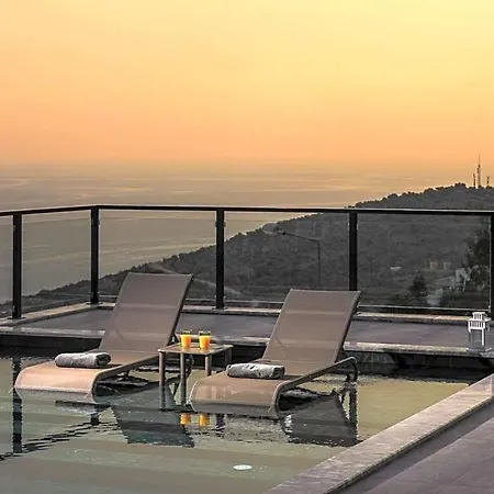 Villa Sleeps 8 With Pool And Air Con *