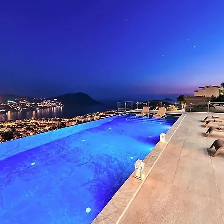 Villa Sleeps 8 With Pool And Air Con