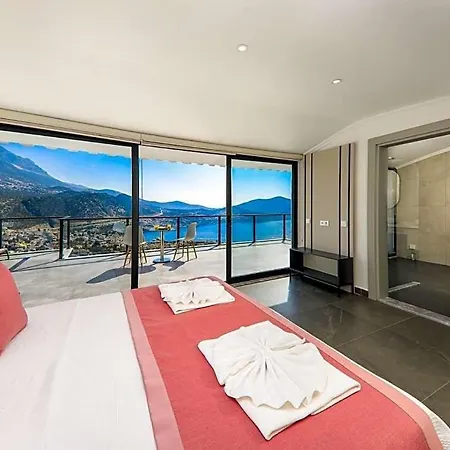 Sleeps 8 With Pool And Air Con